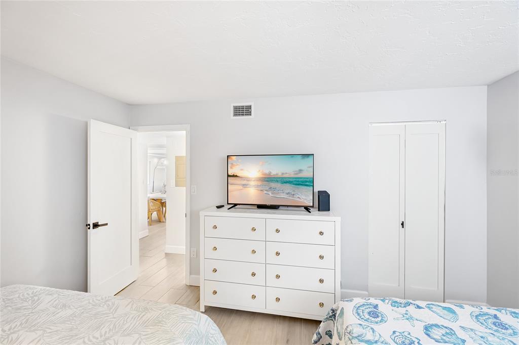625 Beach Road, Unit 407 Sarasota, FL 34242 - Photo 21 of 43 a living room with furniture and flat screen tv