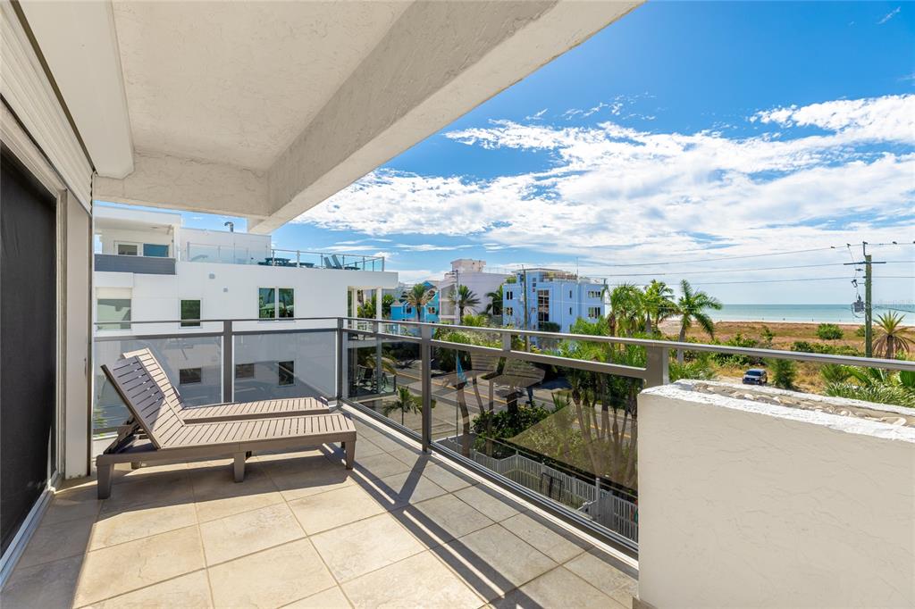 625 Beach Road, Unit 407 Sarasota, FL 34242 - Photo 27 of 43 a view of roof deck with seating space