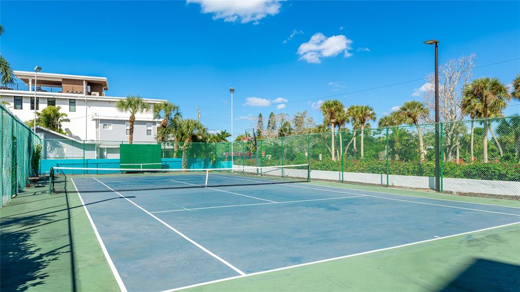 625 Beach Road, Unit 407 Sarasota, FL 34242 - Photo 36 of 43 a view of a basketball court