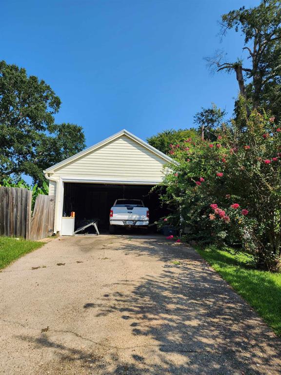 202 Pine Street Logansport, LA 71049 - Photo 4 of 19 View of garage