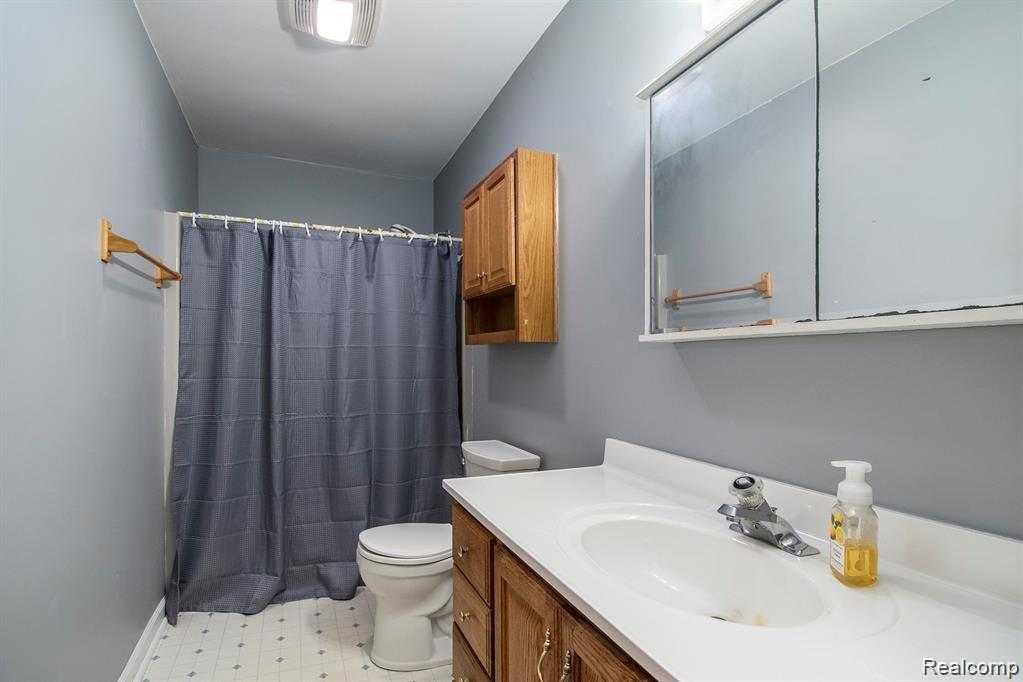 435 Reeves Pinckney, MI 48169 - Photo 11 of 25
