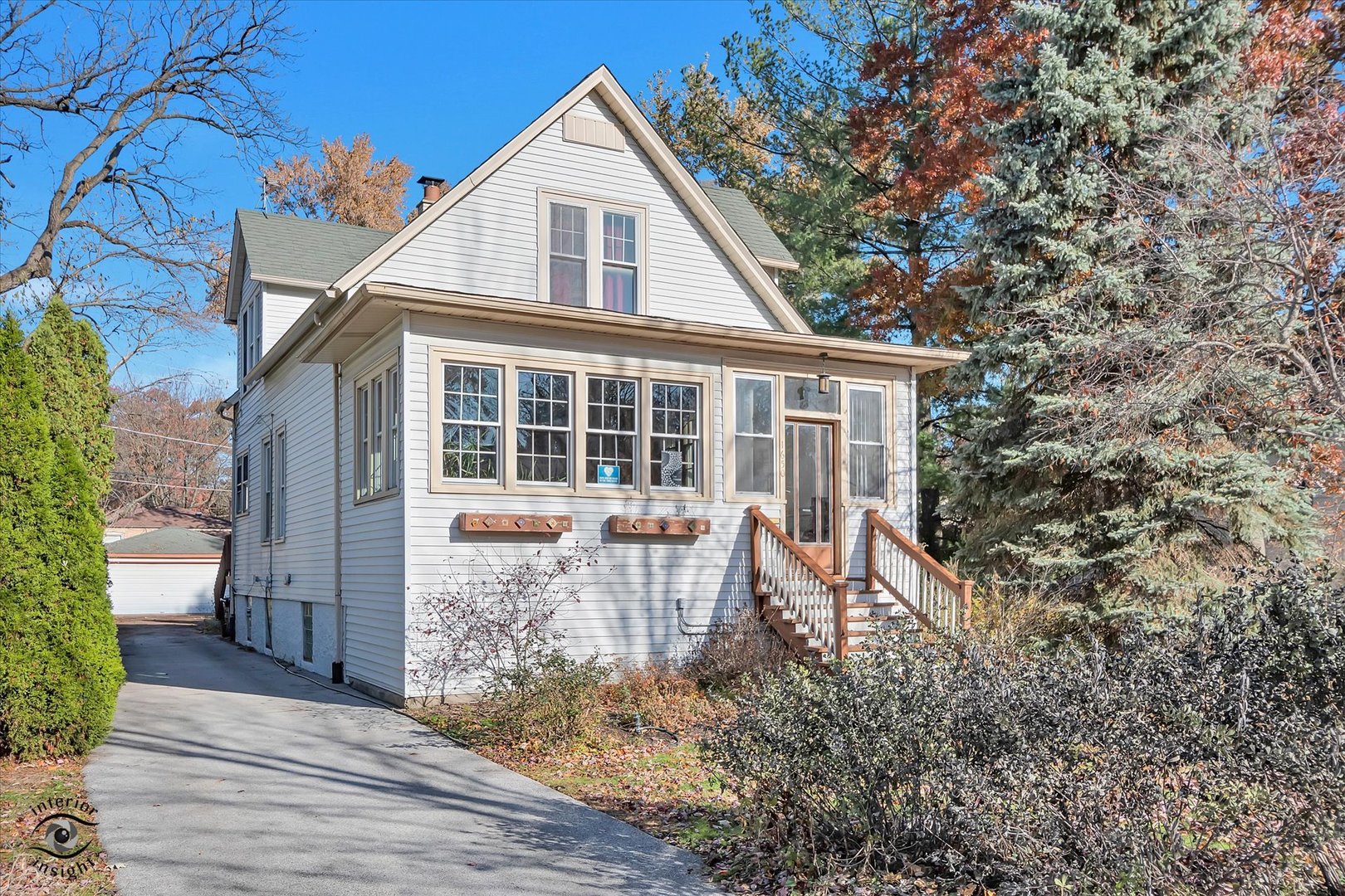 1650 West 105th Street Chicago, IL 60643 - Photo 5 of 43 a front view of a house with garden