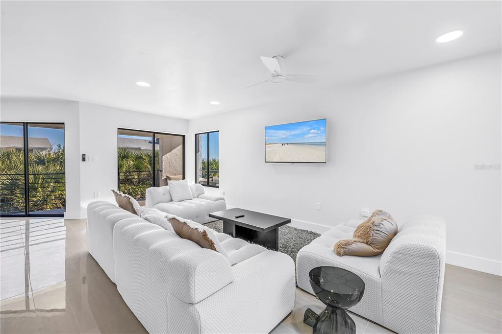 450 Beach Road, Unit 4 Sarasota, FL 34242 - Photo 20 of 64