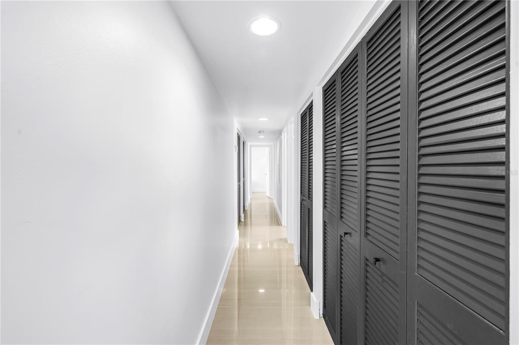 450 Beach Road, Unit 4 Sarasota, FL 34242 - Photo 24 of 64 a view of a hallway