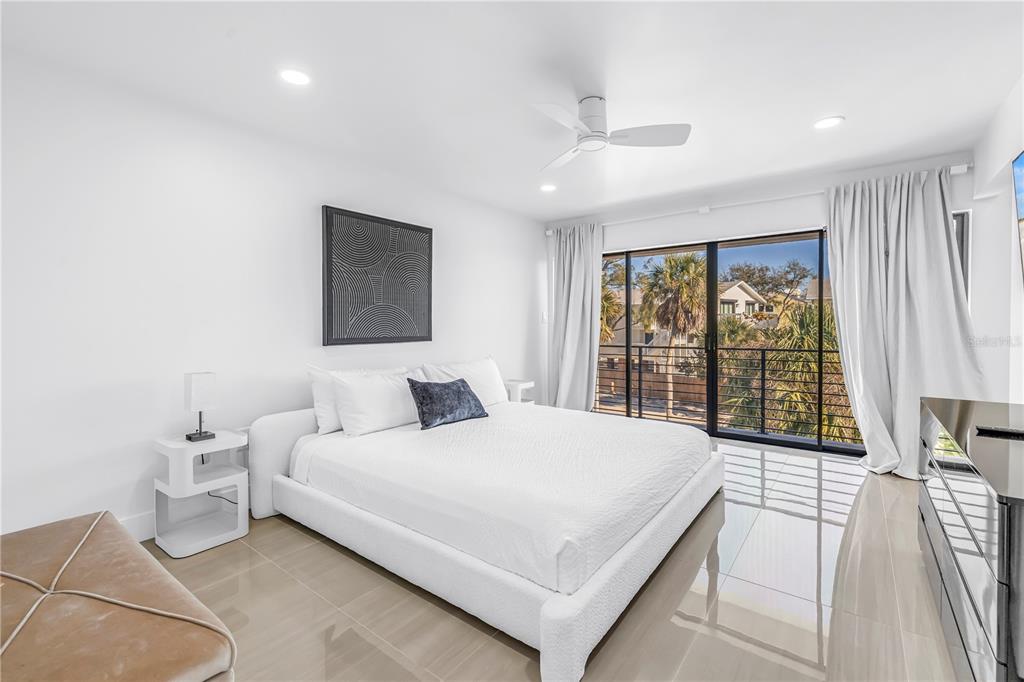 450 Beach Road, Unit 4 Sarasota, FL 34242 - Photo 26 of 64 a bedroom with a large bed and a large window