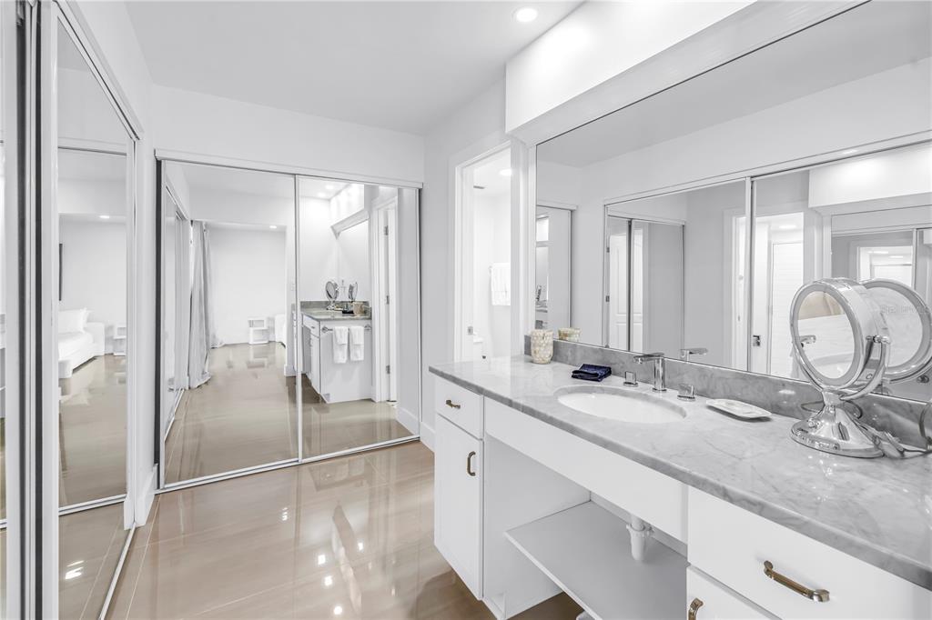 450 Beach Road, Unit 4 Sarasota, FL 34242 - Photo 28 of 64