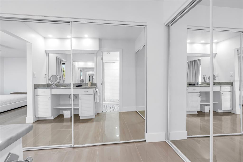 450 Beach Road, Unit 4 Sarasota, FL 34242 - Photo 30 of 64