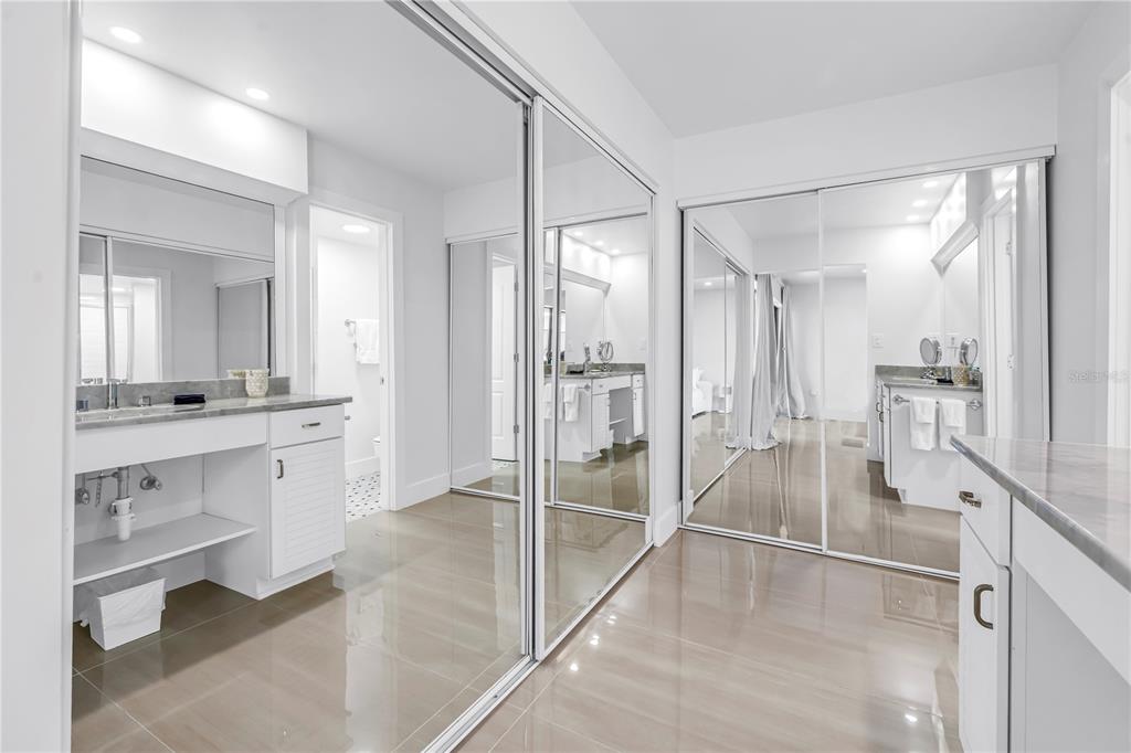 450 Beach Road, Unit 4 Sarasota, FL 34242 - Photo 31 of 64