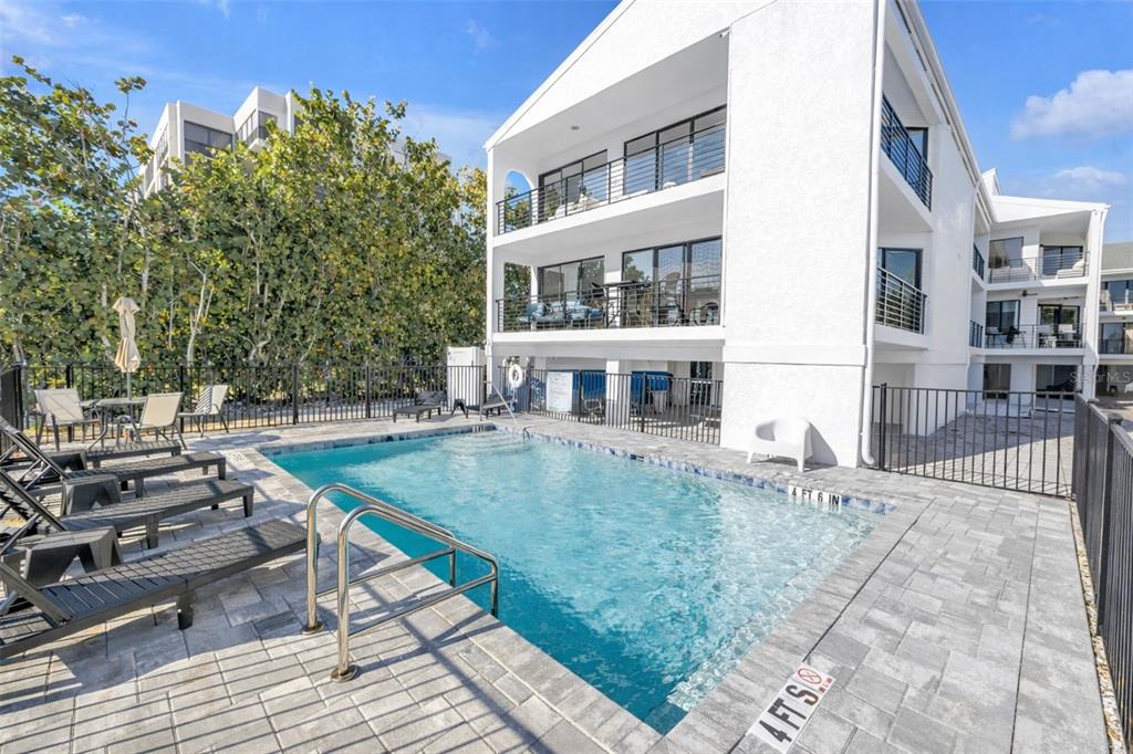 450 Beach Road, Unit 4 Sarasota, FL 34242 - Photo 44 of 64 a front view of a building with outdoor seating