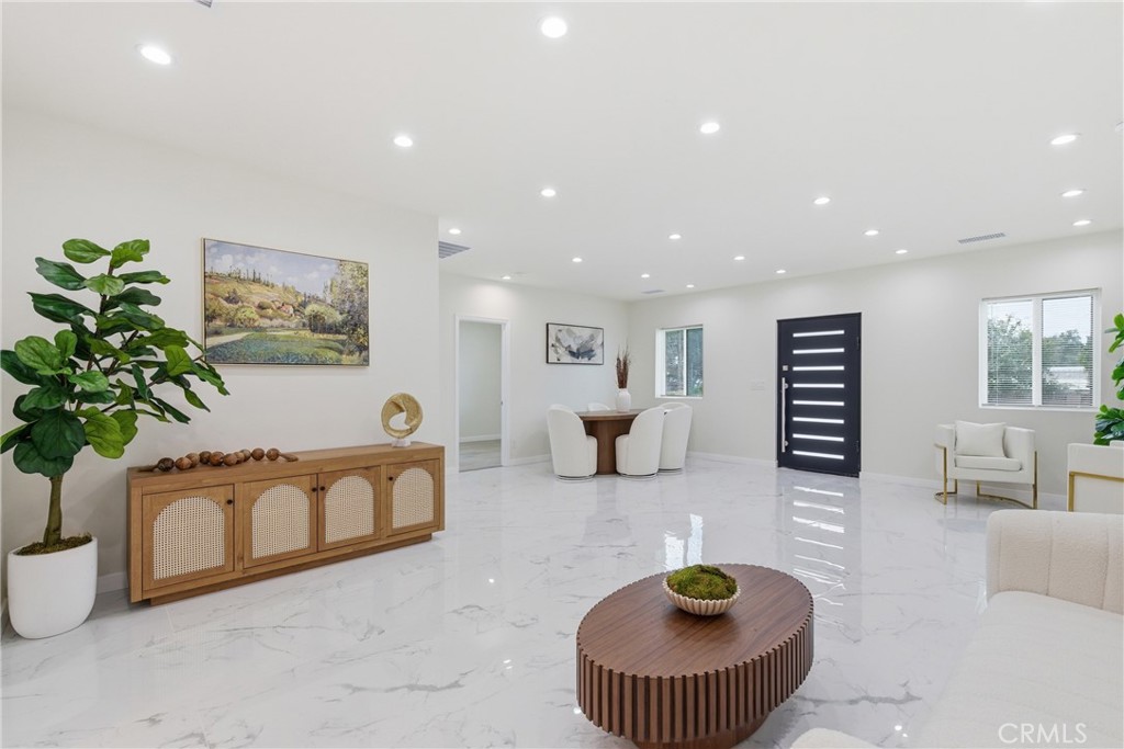 10012 Plainview Avenue Tujunga, CA 91042 - Photo 5 of 35