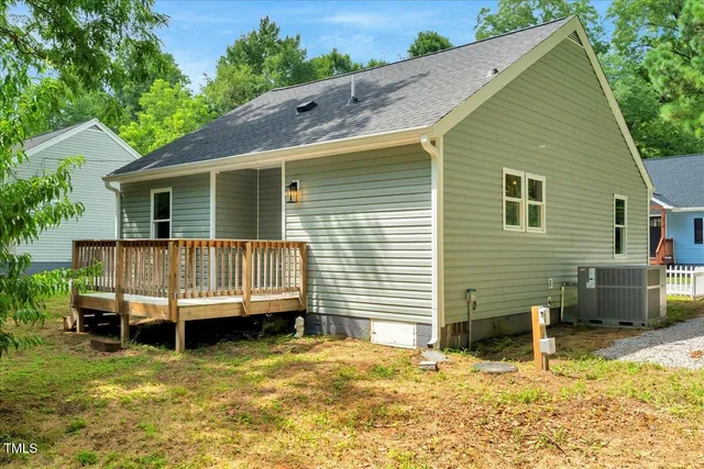 a view of house with backyard