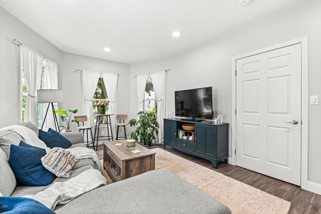 29 Harvard Street, Unit 1 Winchester, MA 01890 - Photo 12 of 25