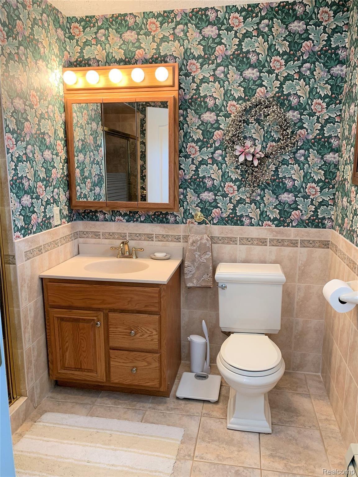 3532 Golf Club Road Howell, MI 48843 - Photo 20 of 30 master bath