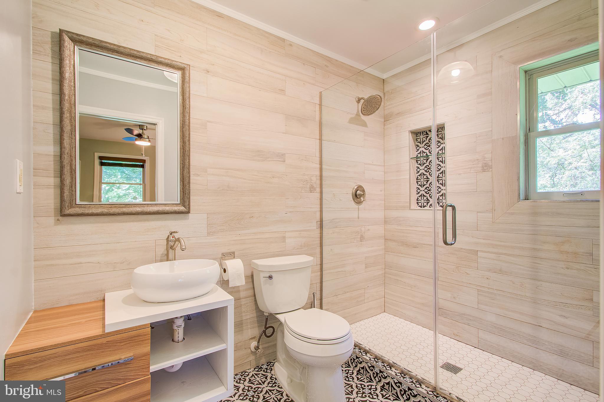 14718 Claude Lane Silver Spring, MD 20905 - Photo 21 of 39 primary suite bathroom