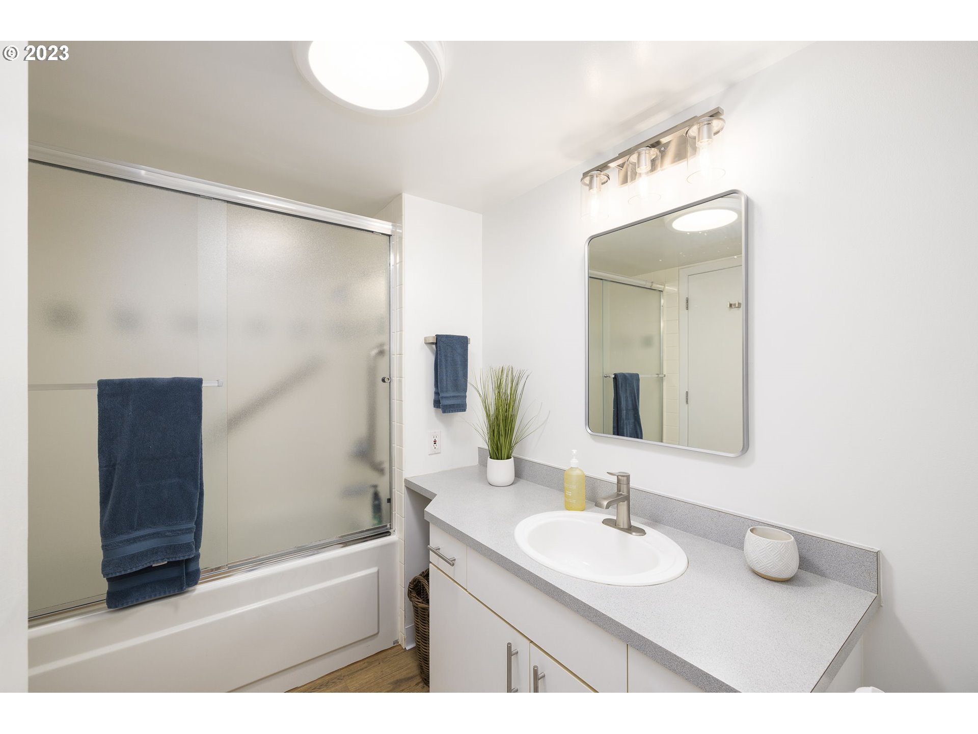 6645 West Burnside Road, Unit 543 Portland, OR 97225 - Photo 15 of 25 Gallery Image 15