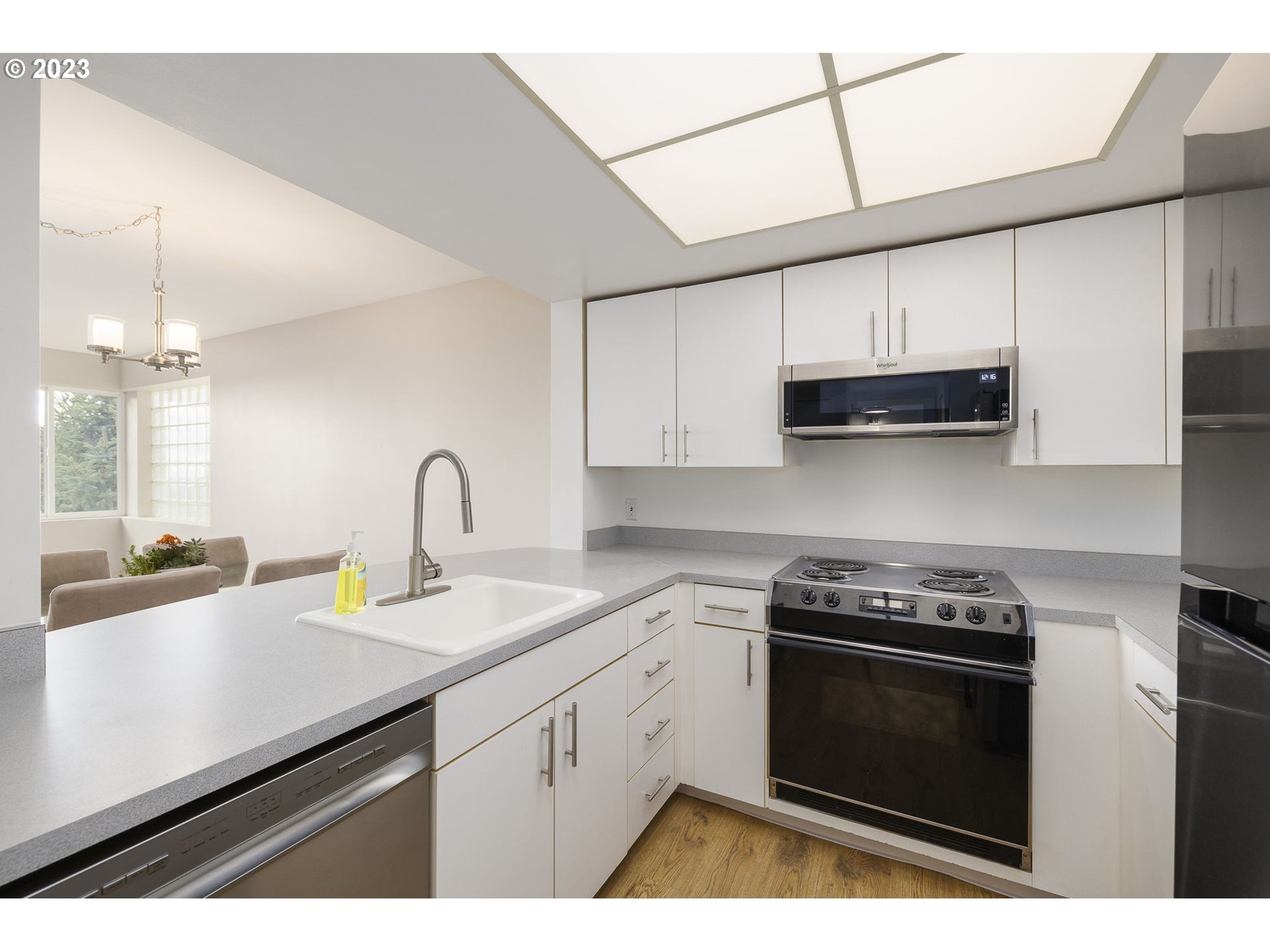 6645 West Burnside Road, Unit 543 Portland, OR 97225 - Photo 4 of 25 Gallery Image 4