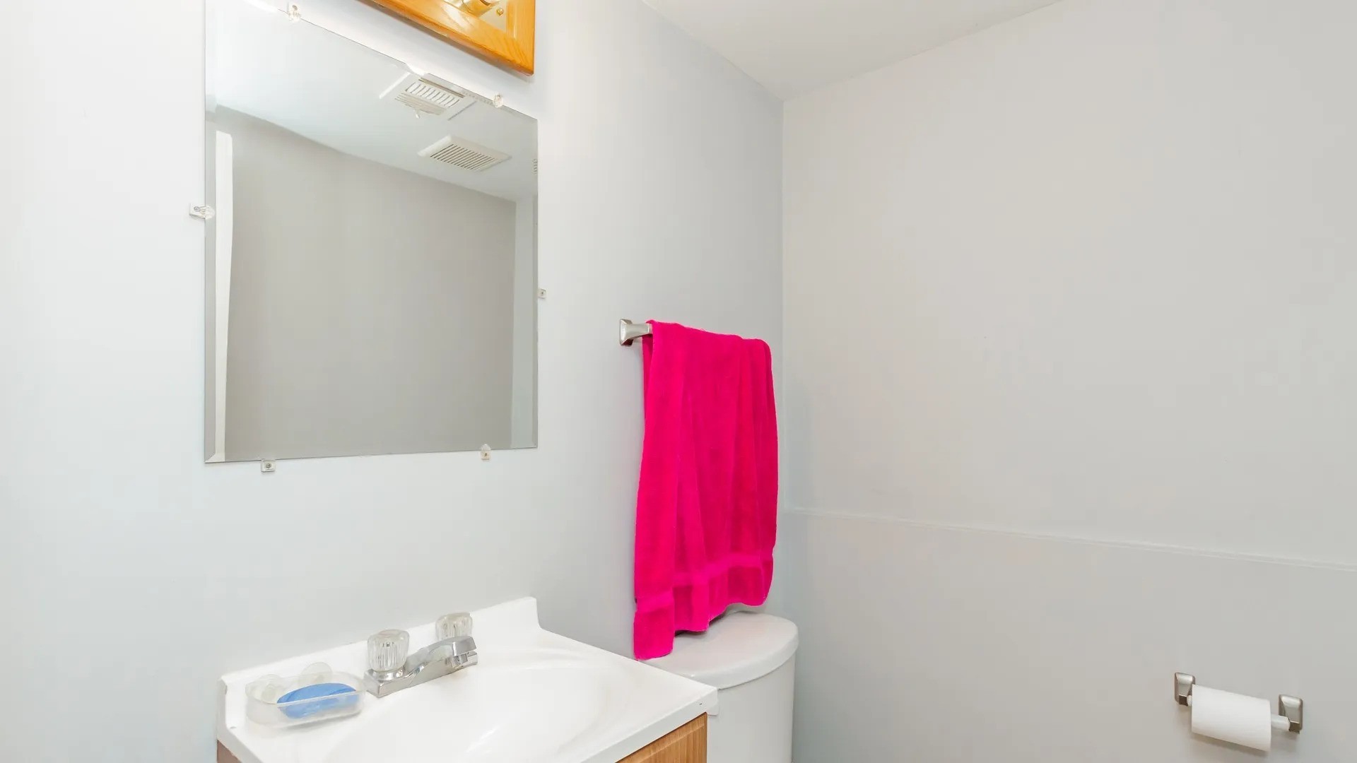 5141 South Carpenter Street Chicago, IL 60609 - Photo 14 of 23 a bathroom with a bath tub