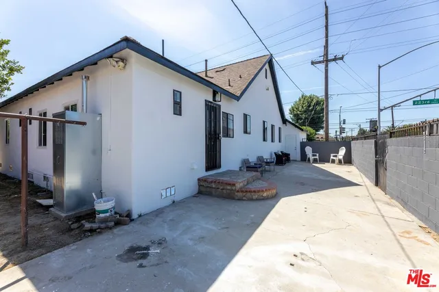 $850,000 | 2295 West Wardlow Road, Long Beach, CA 90810