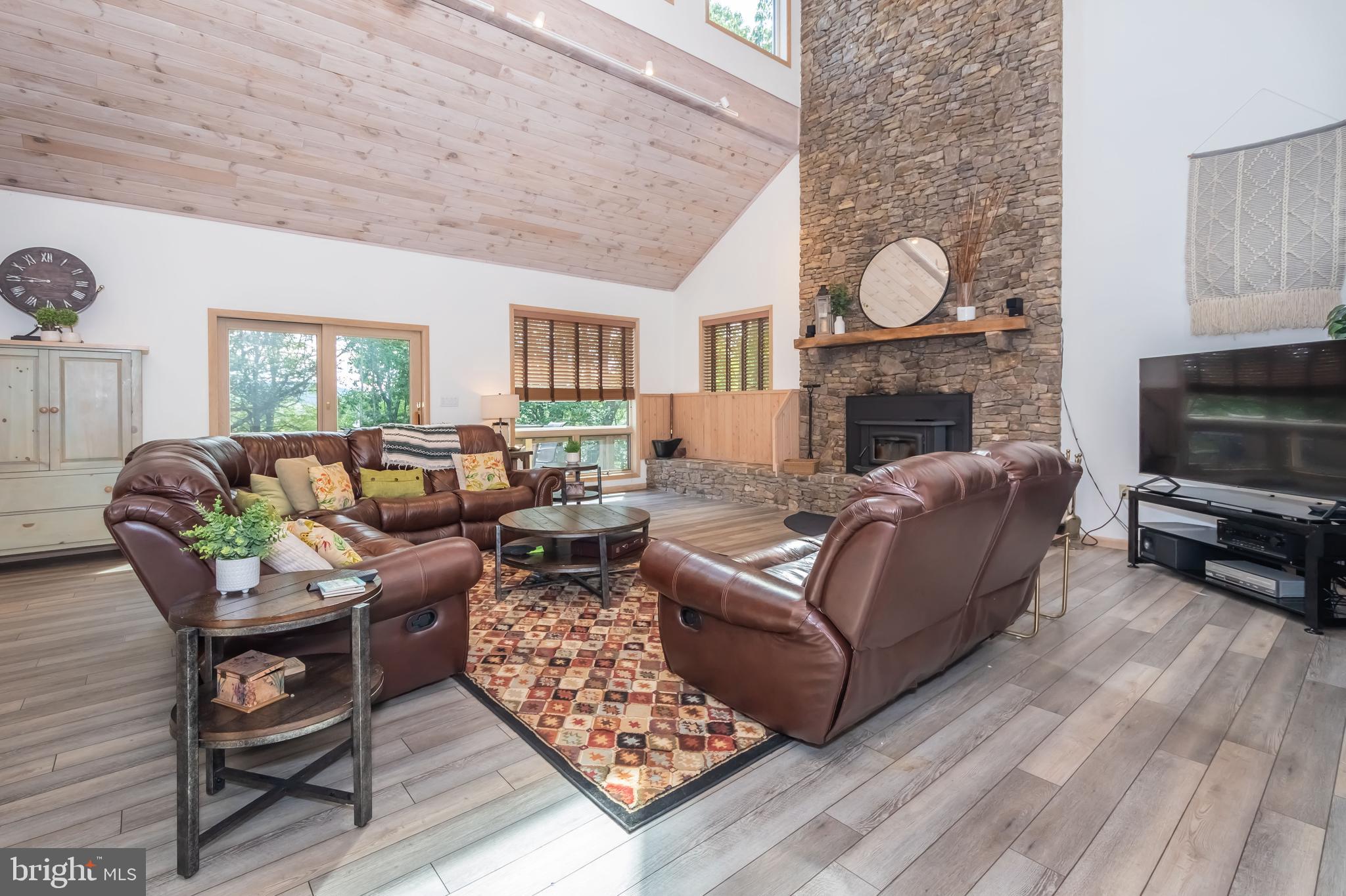 2345 Marsh Hill Road McHenry, MD 21541 - Photo 14 of 77 Main Living Room