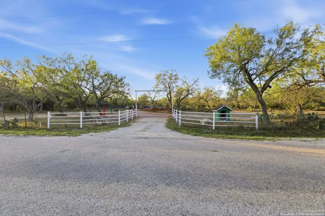 $480,000 | 247 Covey Drive, Lytle, TX 78052