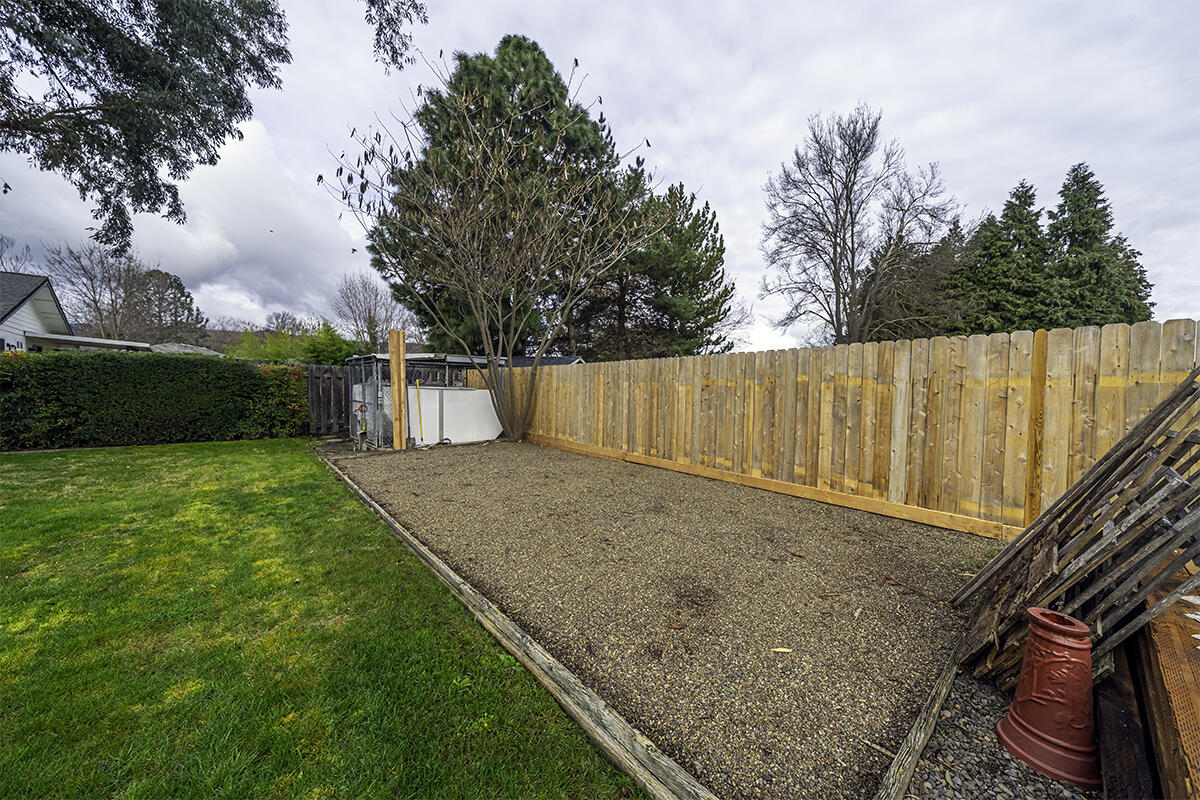 1630 Timothy Street Central Point, OR 97502 - Photo 16 of 28 17