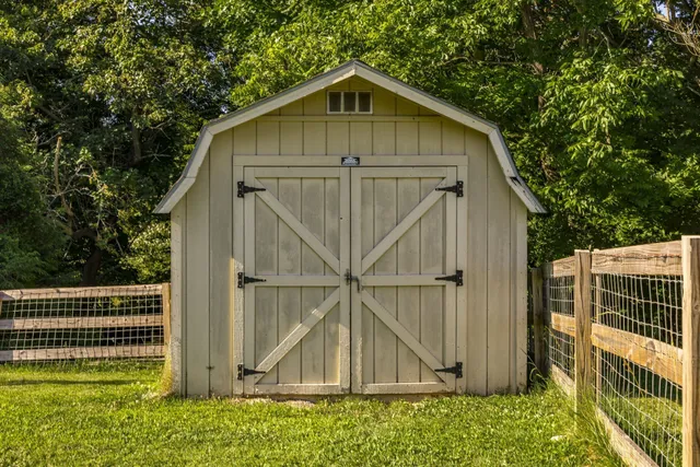 $499,900 | 915 Bowling Branch Road, Cottontown, TN 37048