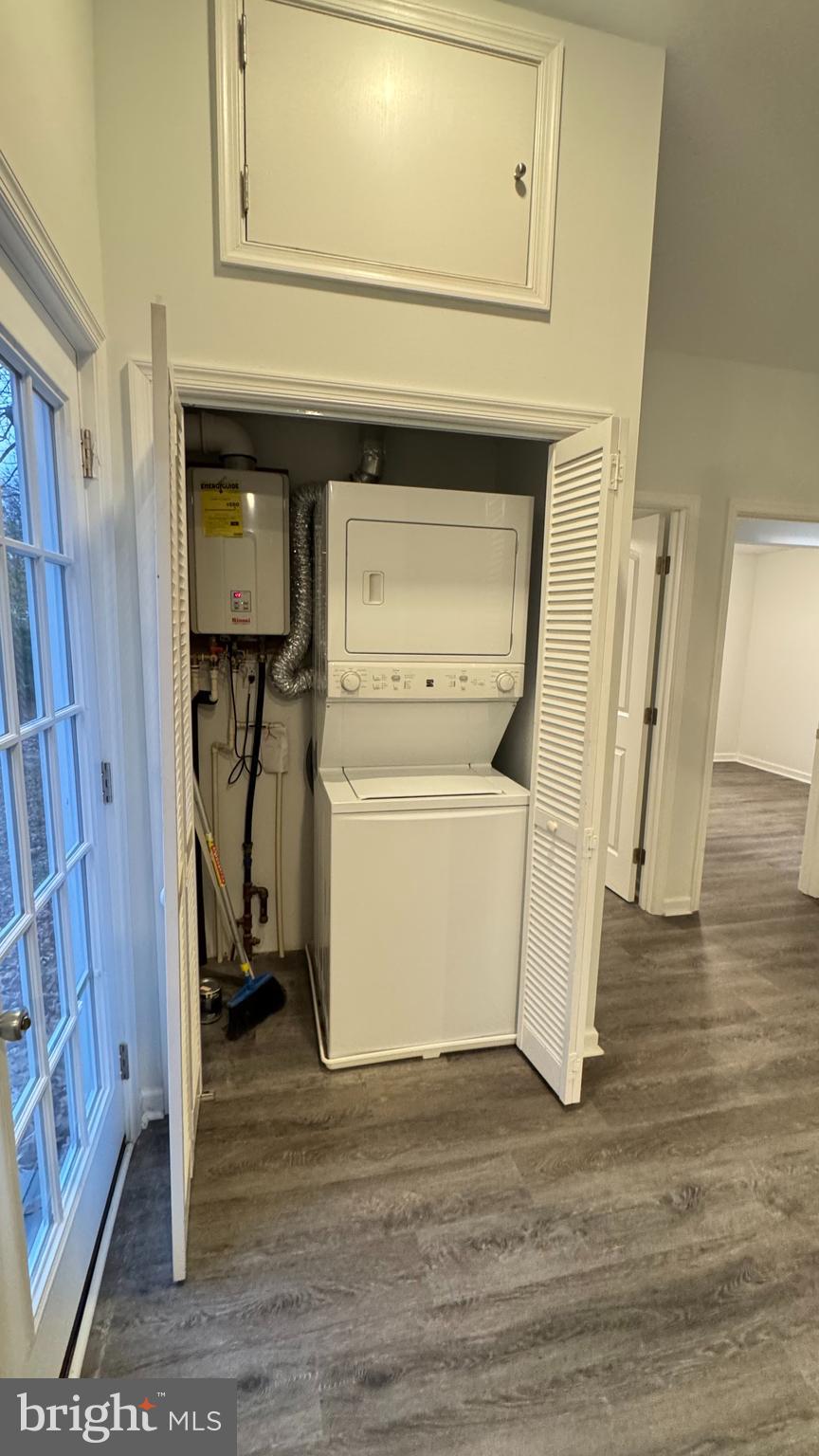 318 Carter Avenue Denton, MD 21629 - Photo 11 of 38 Stacking washer and dryer, side entry door