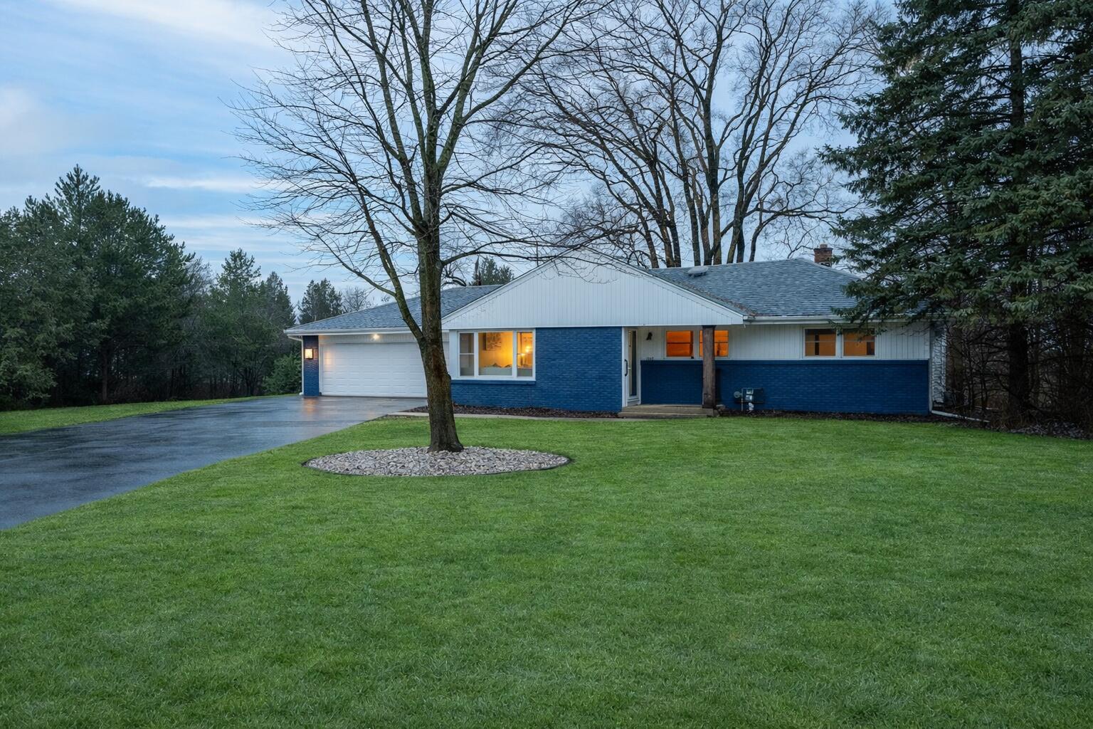 3885 North 144th Street Brookfield, WI 53005 - Photo 2 of 35 IMG_5364