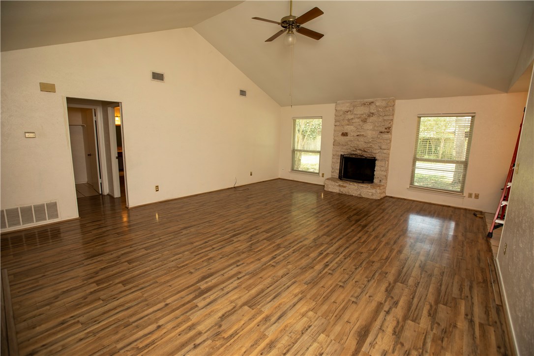 4913 Wing Road Austin, TX 78749 - Photo 3 of 26