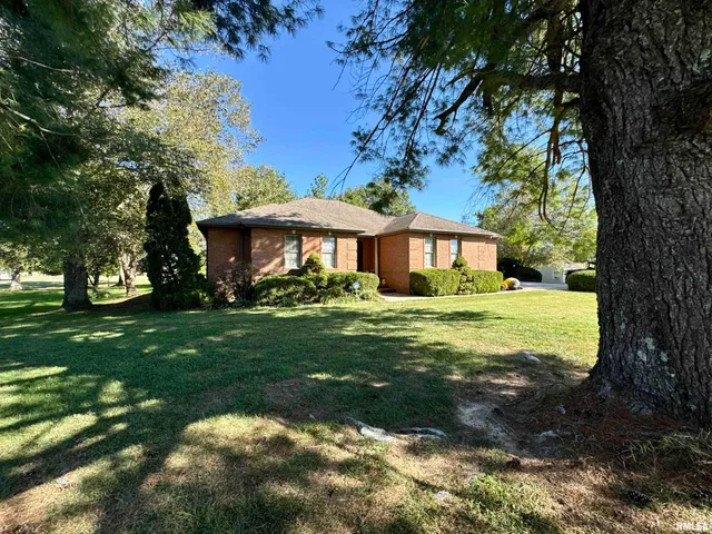 $349,900 | 1801 Colonial Drive, Marion, IL 62959