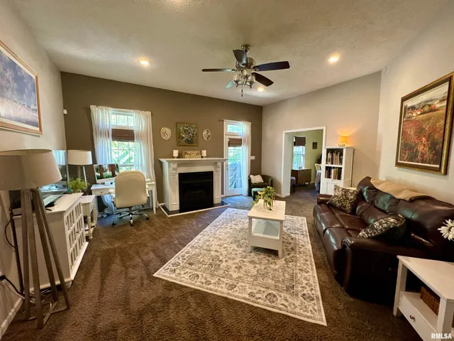 $349,900 | 1801 Colonial Drive, Marion, IL 62959