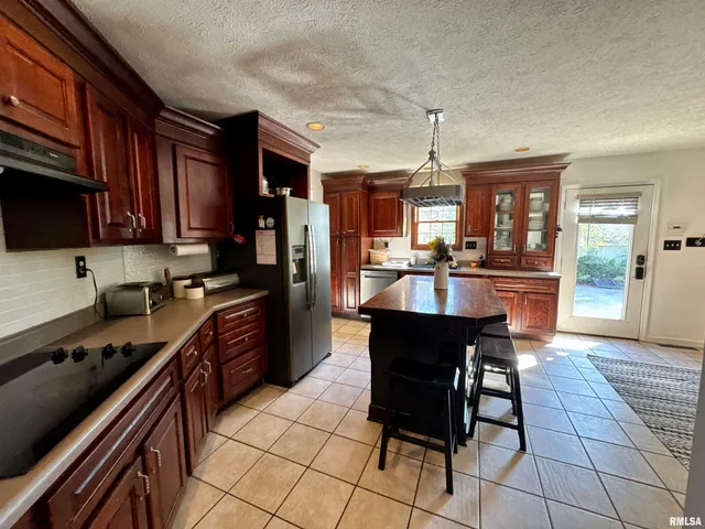 $349,900 | 1801 Colonial Drive, Marion, IL 62959