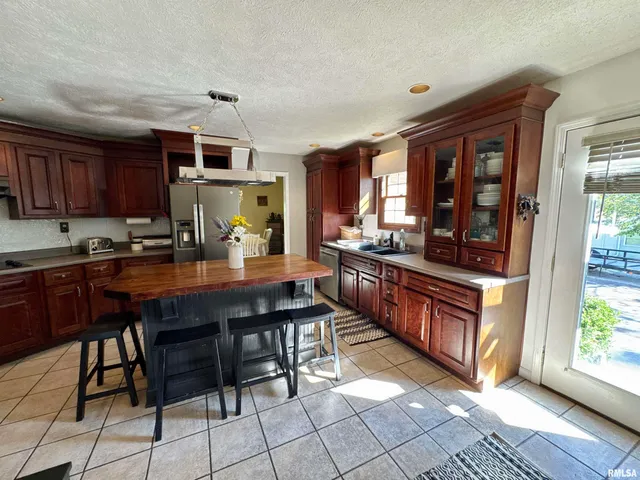 $349,900 | 1801 Colonial Drive, Marion, IL 62959