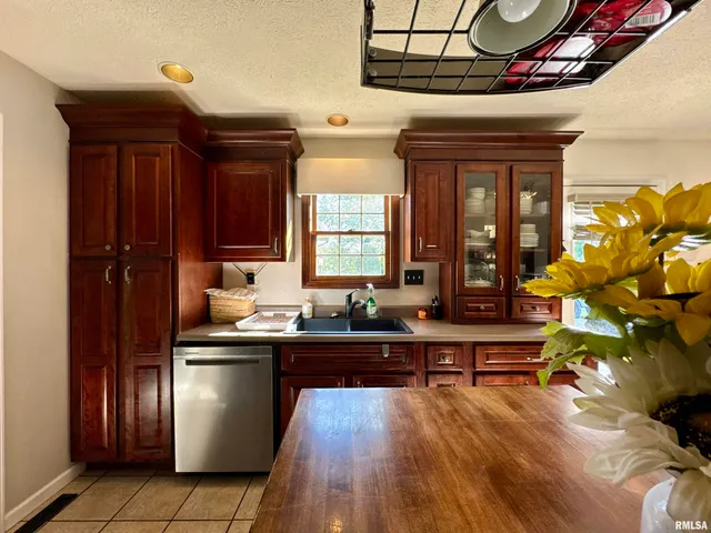 $349,900 | 1801 Colonial Drive, Marion, IL 62959