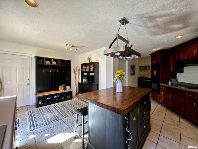 $349,900 | 1801 Colonial Drive, Marion, IL 62959