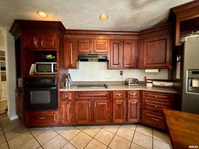 $349,900 | 1801 Colonial Drive, Marion, IL 62959