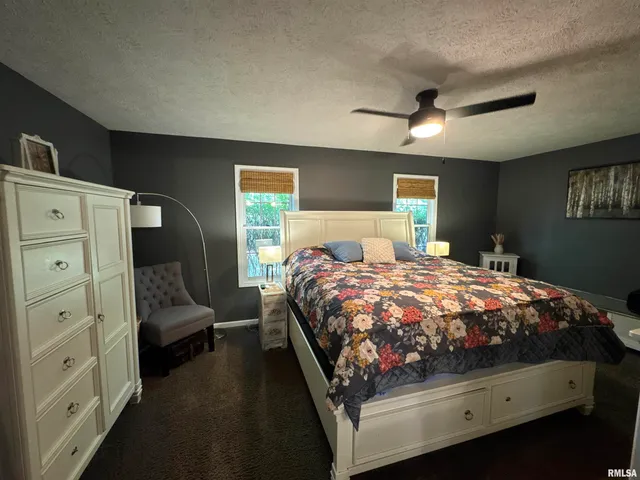 $349,900 | 1801 Colonial Drive, Marion, IL 62959