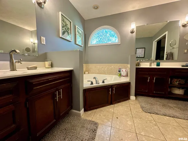 $349,900 | 1801 Colonial Drive, Marion, IL 62959