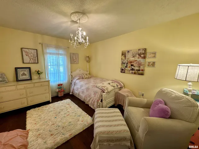 $349,900 | 1801 Colonial Drive, Marion, IL 62959