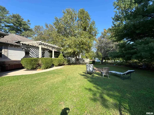 $349,900 | 1801 Colonial Drive, Marion, IL 62959