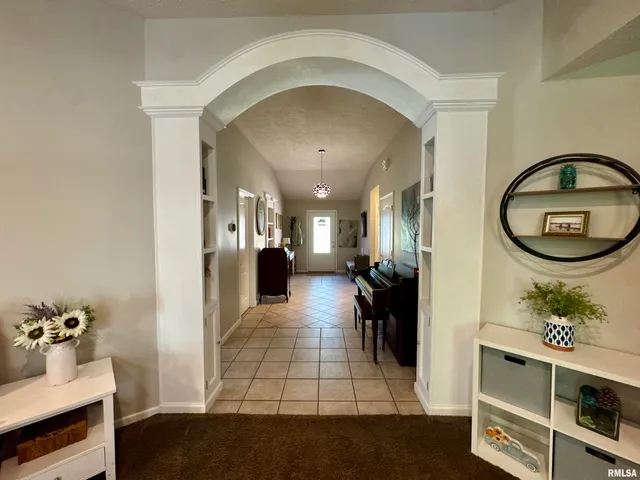 $349,900 | 1801 Colonial Drive, Marion, IL 62959