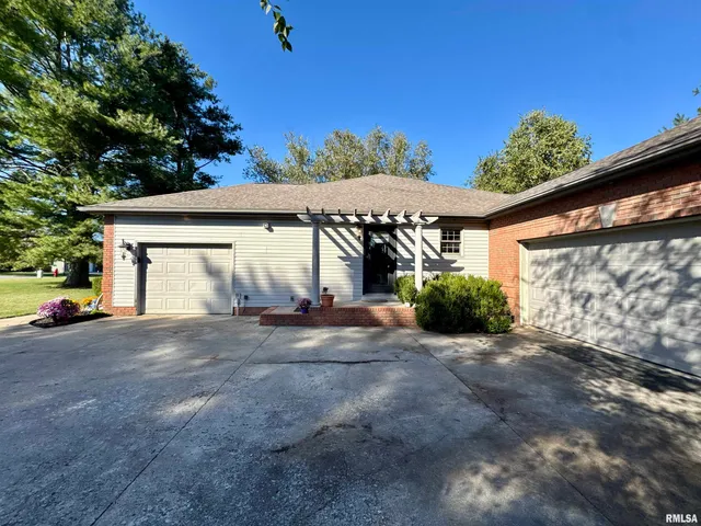 $349,900 | 1801 Colonial Drive, Marion, IL 62959