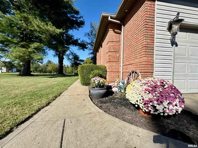 $349,900 | 1801 Colonial Drive, Marion, IL 62959