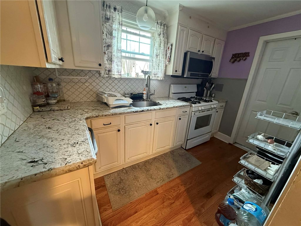 136 Hemond Avenue Woonsocket, RI 02895 - Photo 11 of 24