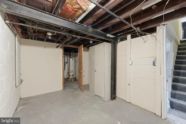 a view of utility room