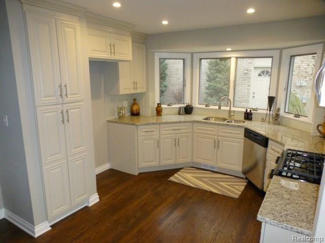 564 Rolling Green Circle Rochester Hills, MI 48309 - Photo 6 of 24