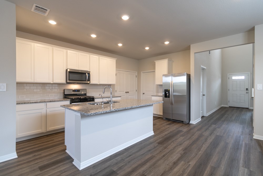 544 View Drive Georgetown, TX 78628 - Photo 5 of 39