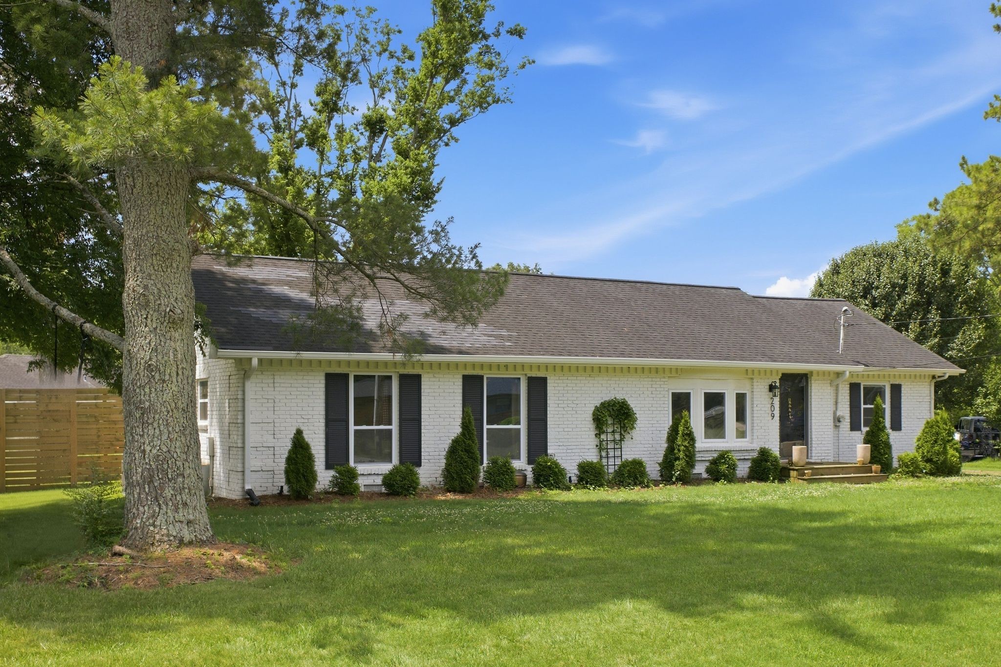 209 Stable Road Franklin, TN 37069 - Photo 3 of 34
