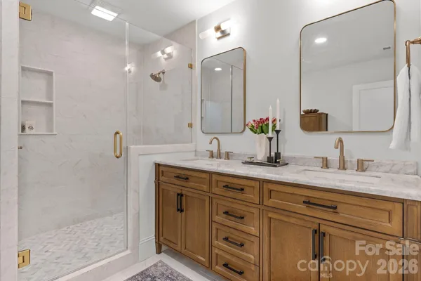 $724,900 | 625 4th St Drive Northwest, Hickory, NC 28601