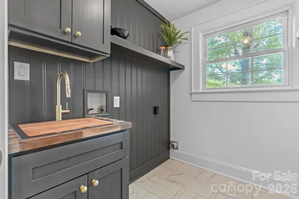 $724,900 | 625 4th St Drive Northwest, Hickory, NC 28601